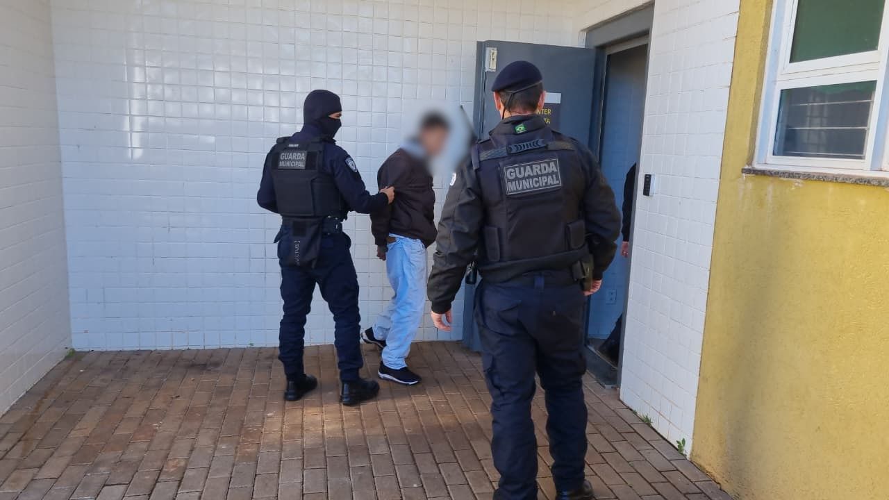 Ação da Guarda Municipal resulta em prisão de jovem procurado pela Justiça