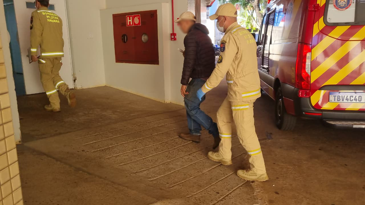 Adolescente sofre grave ferimento na mão ao ajudar o pai com guincho em Cascavel