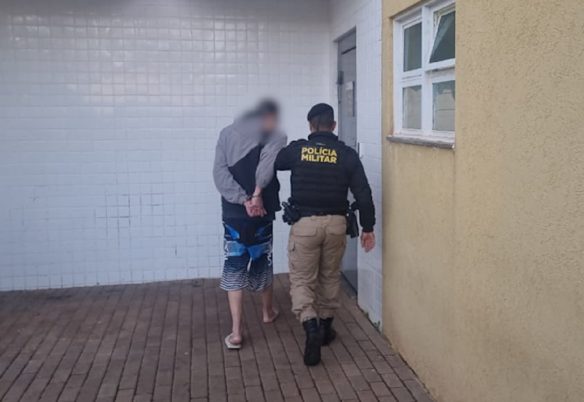 Jovem é preso por tráfico de drogas dentro de lava-car