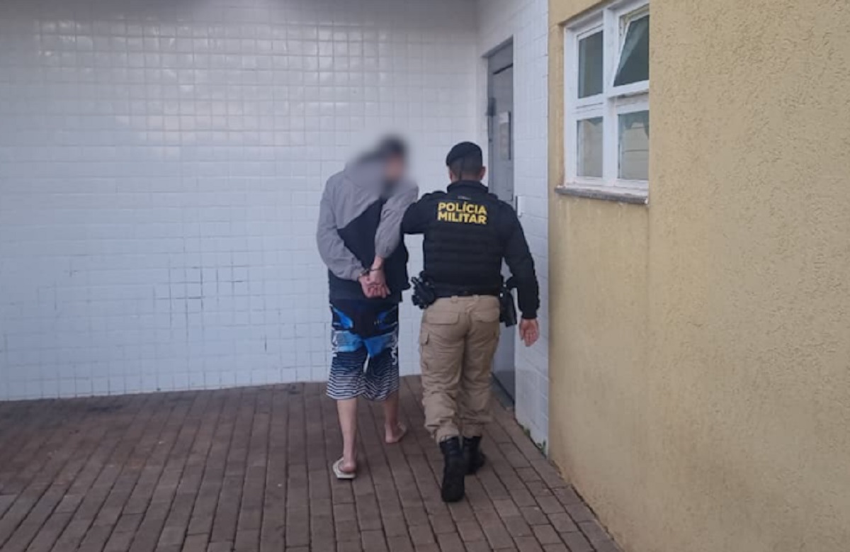 Jovem é preso por tráfico de drogas dentro de lava-car