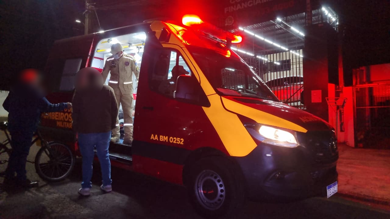 Jovem de 18 anos sofre queda de bicicleta e é atendido pelo Siate no Santo Onofre