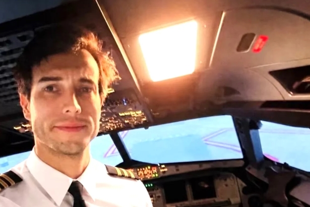 Instrutor salta de avião durante voo de treinamento e deixa aluna sozinha na aeronave Imagem referente a Instrutor salta de avião durante voo de treinamento e deixa aluna sozinha na aeronave