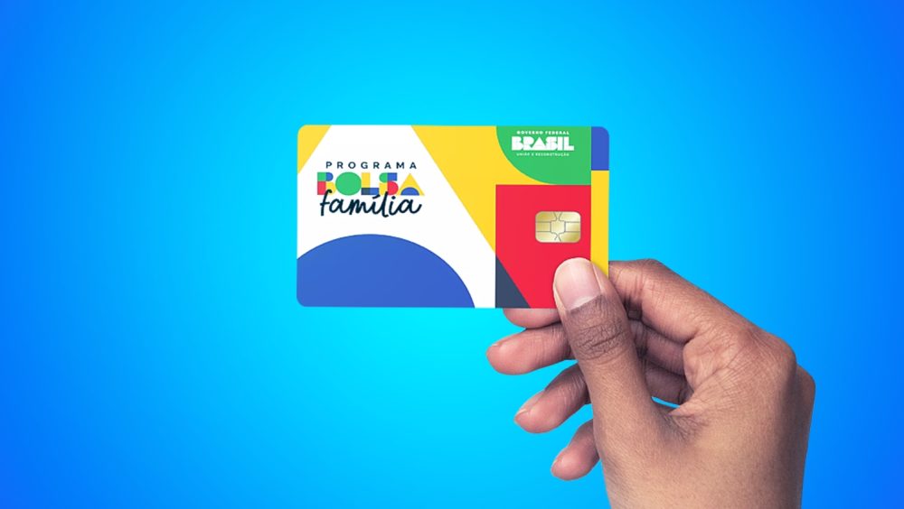 Beneficiários do Bolsa Família e BPC devem fazer a nova Carteira de Identidade Nacional para manter os benefícios sociais Imagem referente a Beneficiários do Bolsa Família e BPC devem fazer a nova Carteira de Identidade Nacional para manter os benefícios sociais