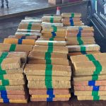 Imagem relativa a Caminhão com placas do Paraguai é flagrado com 500 kg de maconha na Ponte da Amizade, em Foz do Iguaçu