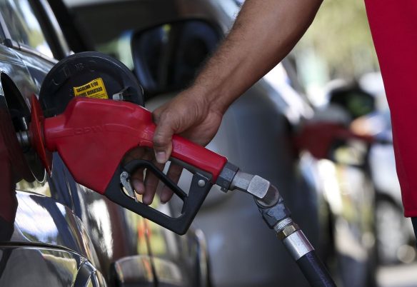 Governo adia reunião que pode aumentar etanol na gasolina para 32% Governo adia reunião que pode aumentar etanol na gasolina para 32%