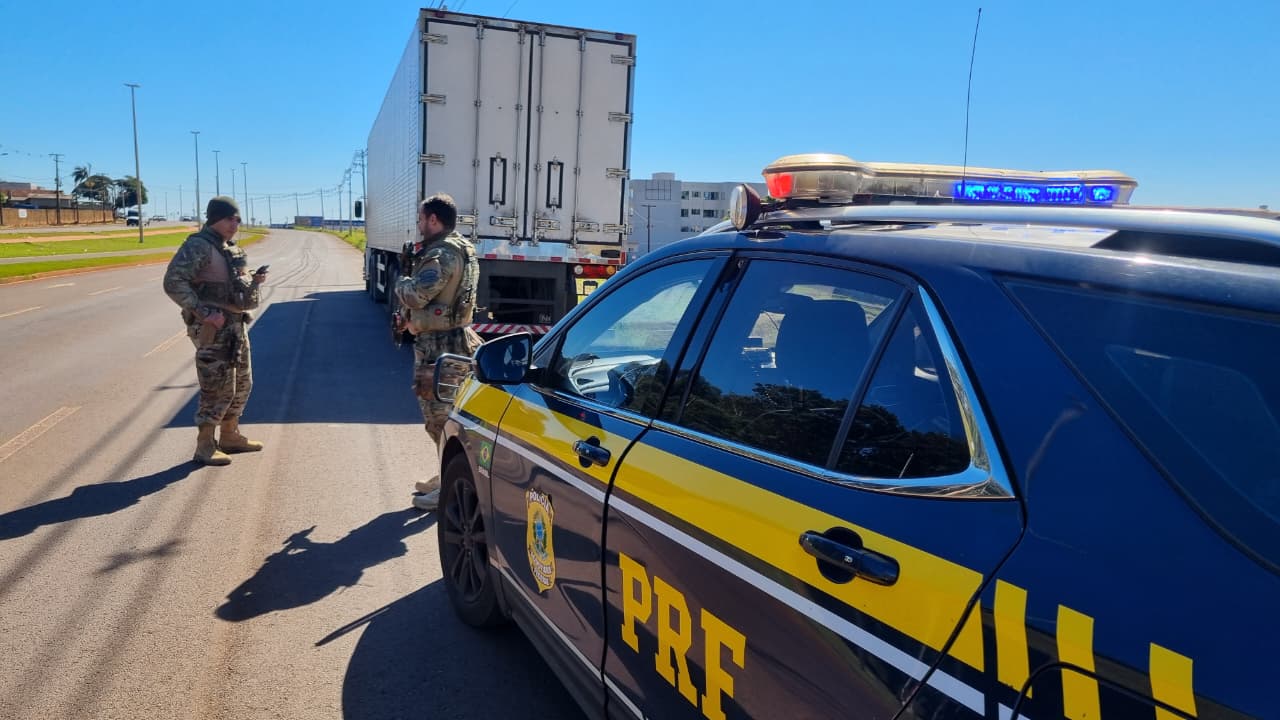Caminhão que transportava cerca de 3 toneladas de drogas é apreendido no Trevo da Ceasa