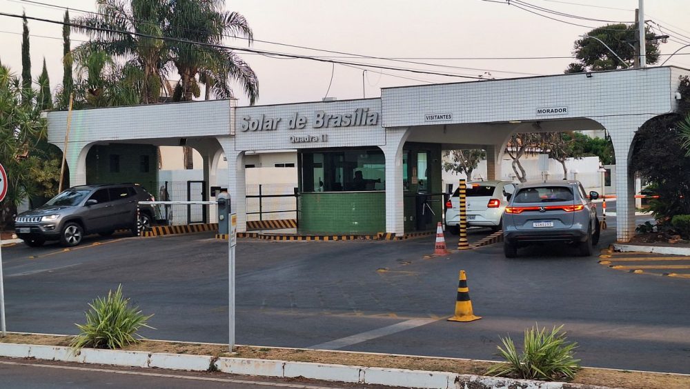 PF não encontra armas após cumprir busca na casa de Bolsonaro Imagem referente a PF não encontra armas após cumprir busca na casa de Bolsonaro