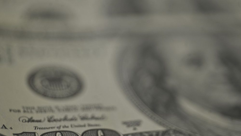 Dólar recua, bolsa cai e petróleo dispara com tensão no Oriente Médio Imagem referente a Dólar recua, bolsa cai e petróleo dispara com tensão no Oriente Médio