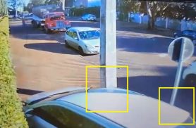 Vídeo mostra Ka tirando fina de postes e batendo em muro após colisão contra Peugeot