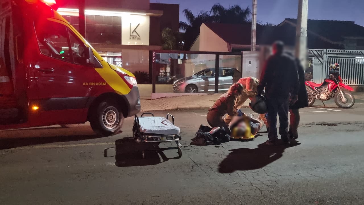 Motociclista de 52 anos fica ferido após colisão entre motos no Parque São Paulo