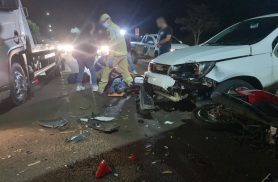 Motociclista fica ferida em acidente entre moto e carro no bairro Angra dos Reis