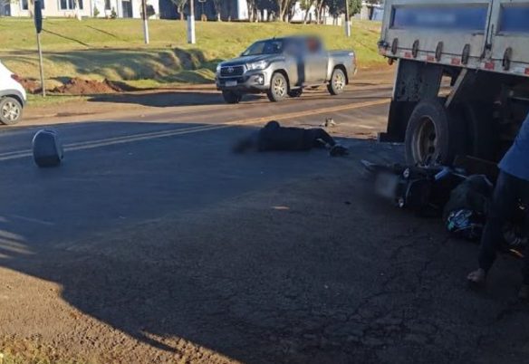 Motociclista morre e passageira fica gravemente ferida em acidente com na BR-277