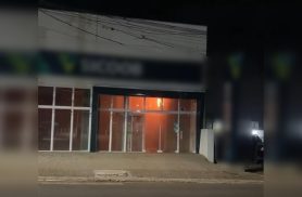Atendimento presencial está suspenso após incêndio na agência do Sicoob em Cantagalo