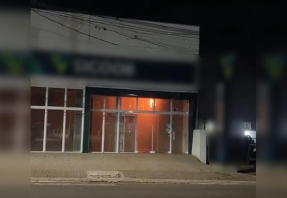 Incêndio atinge cooperativa de crédito em Cantagalo e mobiliza bombeiros