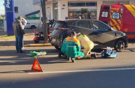 Em scooter elétrica, mulher fica ferida após bater com BYD na Rua Minas Gerais Em scooter elétrica, mulher fica ferida após bater com BYD na Rua Minas Gerais