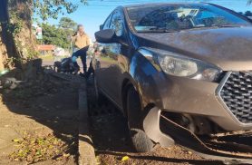 Hyundai HB20 e Honda Biz se envolvem em forte acidente no Bairro Parque São Paulo