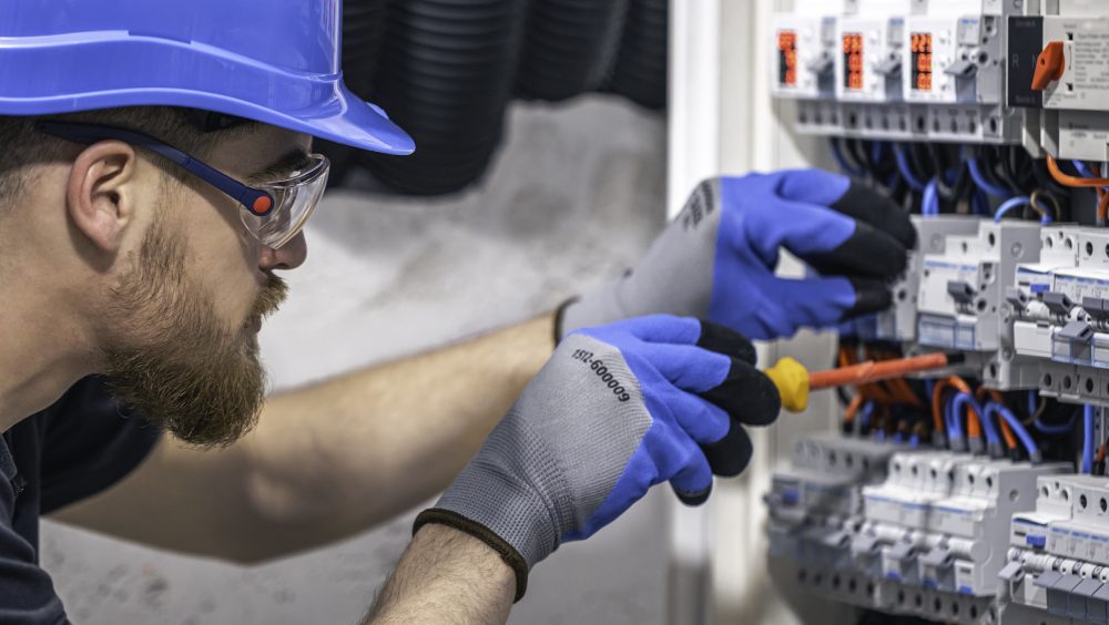 Prefeitura abre inscrições para curso gratuito de eletricista predial Imagem referente a Prefeitura abre inscrições para curso gratuito de eletricista predial