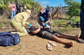 Ciclista fica ferido após colisão com caminhão no Bairro Santa Cruz