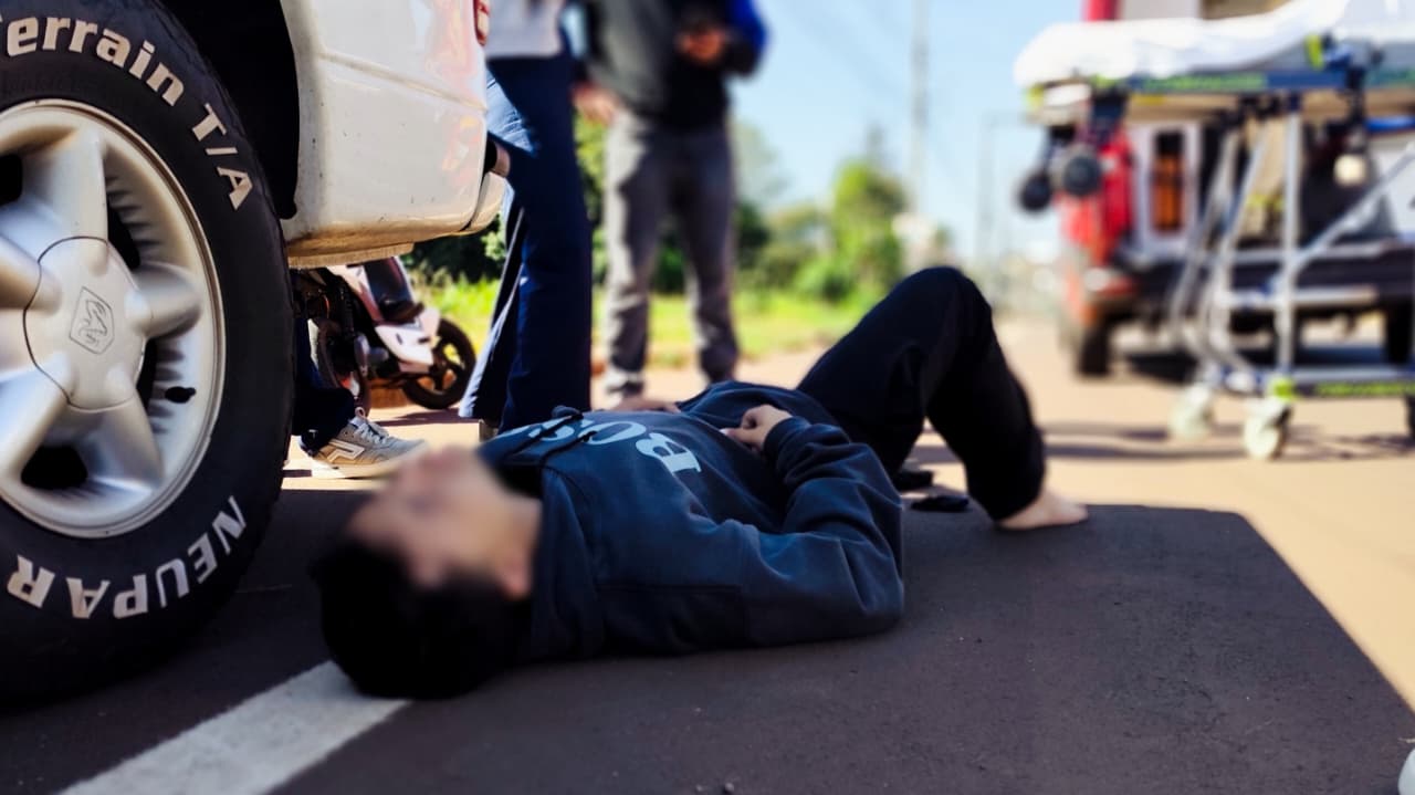 Jovens ficam feridos após colisão de veículo elétrico e Golf no Periolo