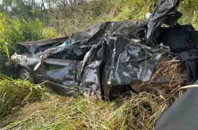 Cascavelense morre após capotar carro em ribanceira na Rodovia da Integração, em SP