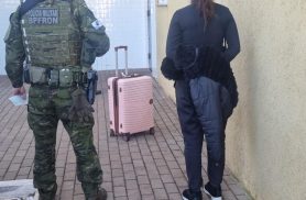 Com destino à Cascavel, mulher é flagrada com mala recheada de drogas