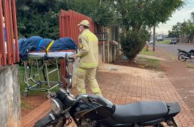 Idosa de 79 anos bate a cabeça após sofrer queda dentro de residência no Bairro Periolo Idosa de 79 anos bate a cabeça após sofrer queda dentro de residência no Bairro Periolo