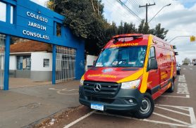 Portão de escola cai e causa contusão craniana em funcionária de colégio