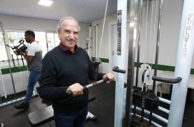 Prefeitura entrega academia revitalizada no Ciro Nardi e anuncia reforma da piscina do complexo