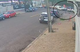 Câmera flagra batida entre Fox e Fiesta no Bairro São Cristóvão