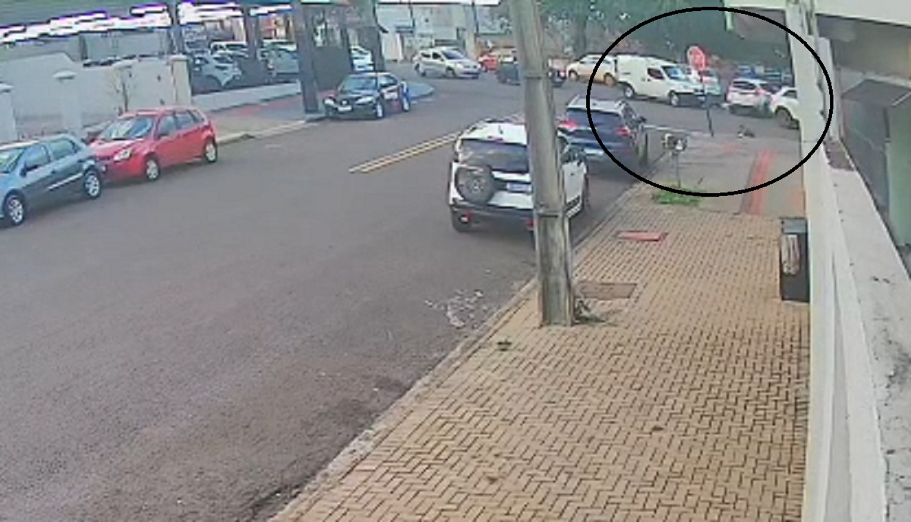 Câmera flagra batida entre Fox e Fiesta no Bairro São Cristóvão