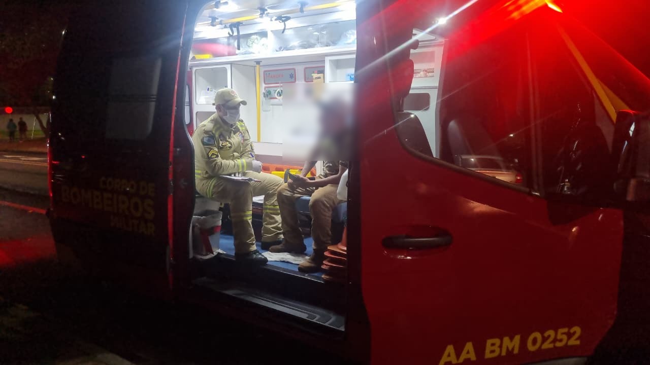 Motociclista fica ferido após acidente entre moto e carro no Bairro Santa Cruz