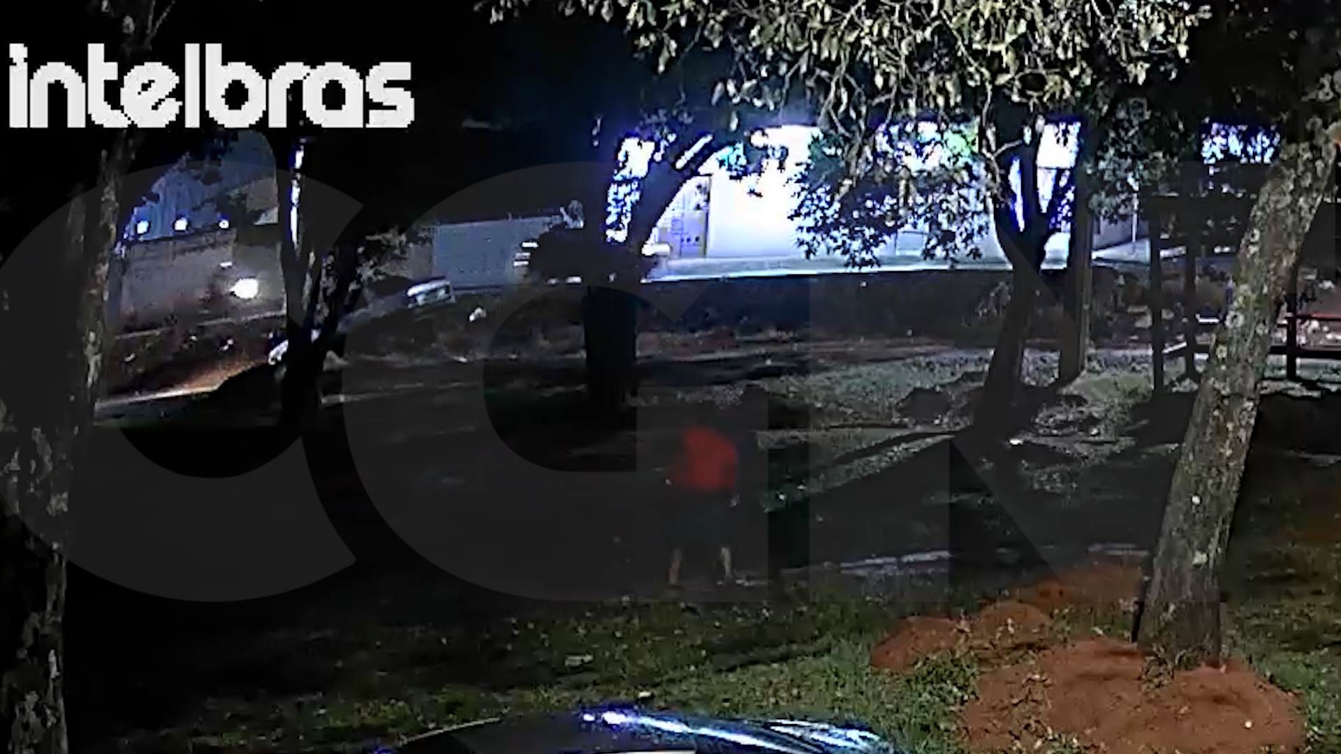 Vídeo mostra carro ficando preso sobre monte de pedras no Brasmadeira em Cascavel