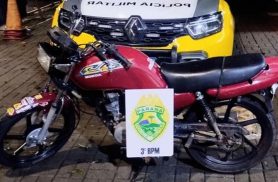 Adolescente sem CNH foge da PM, cai de moto e é apreendido em Pato Branco