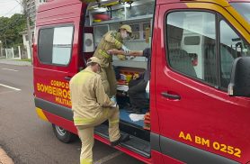 Entregador coloca braço dentro de portão e é mordido por cachorro