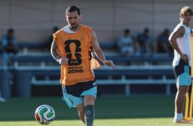 Sábado de Copa do Mundo tem duelo de artilheiros e Messi em campo