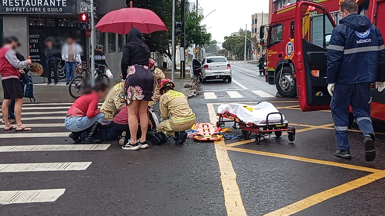 Motociclista fica gravemente ferido em acidente no Centro de Cascavel