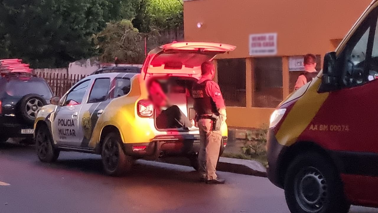 Filho é detido após agredir o próprio pai no Bairro Santa Felicidade, em Cascavel