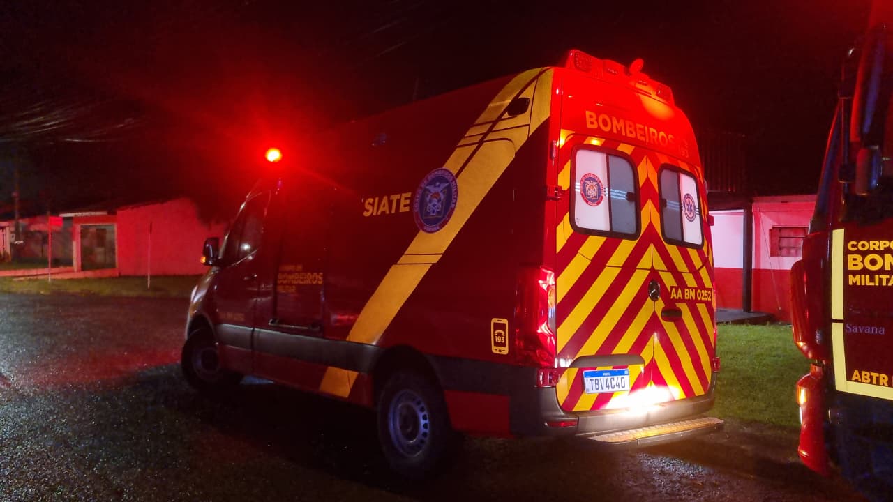 Homem de 55 anos sofre corte na perna após cair de mureta no Bairro Santa Felicidade