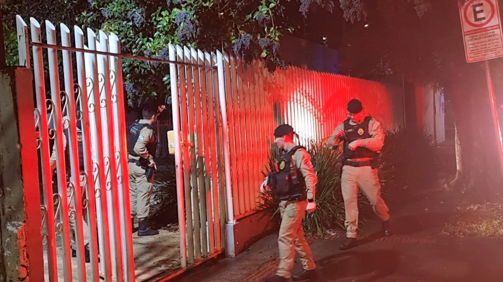 Mistério em residência termina com operação para conter Rottweiler em Cascavel