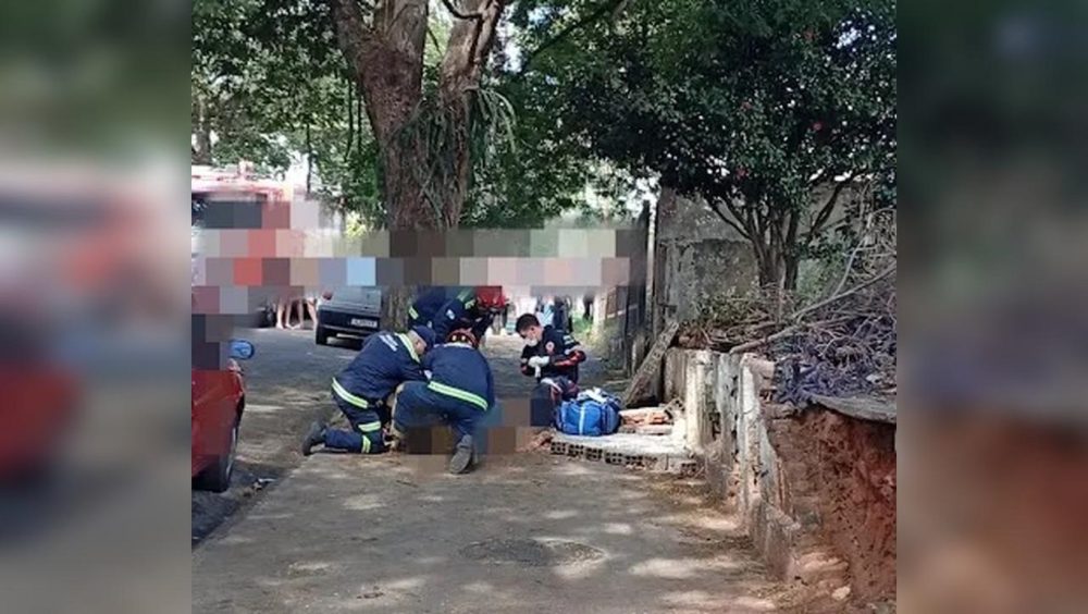Mãe e filha ficam feridas após desabamento de muro em Nova Esperança Imagem referente a Mãe e filha ficam feridas após desabamento de muro em Nova Esperança