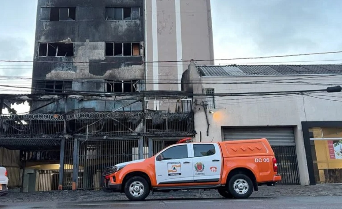 Imagem referente a Casal de idosos morre em incêndio de grandes proporções em prédio