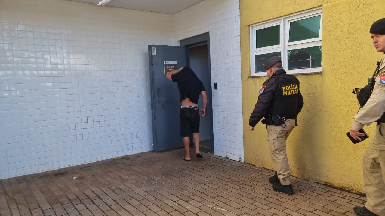 Gritos em apartamento levam vizinhos a denunciar suposta violência; jovem detido