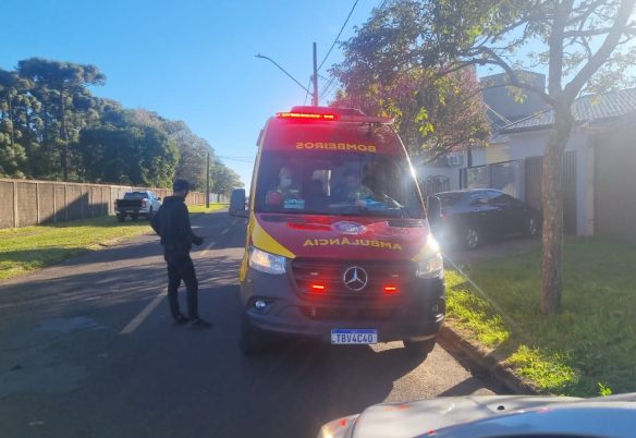 Motociclista fica ferido após bater em caçamba de entulhos no Bairro Pioneiros Catarinenses