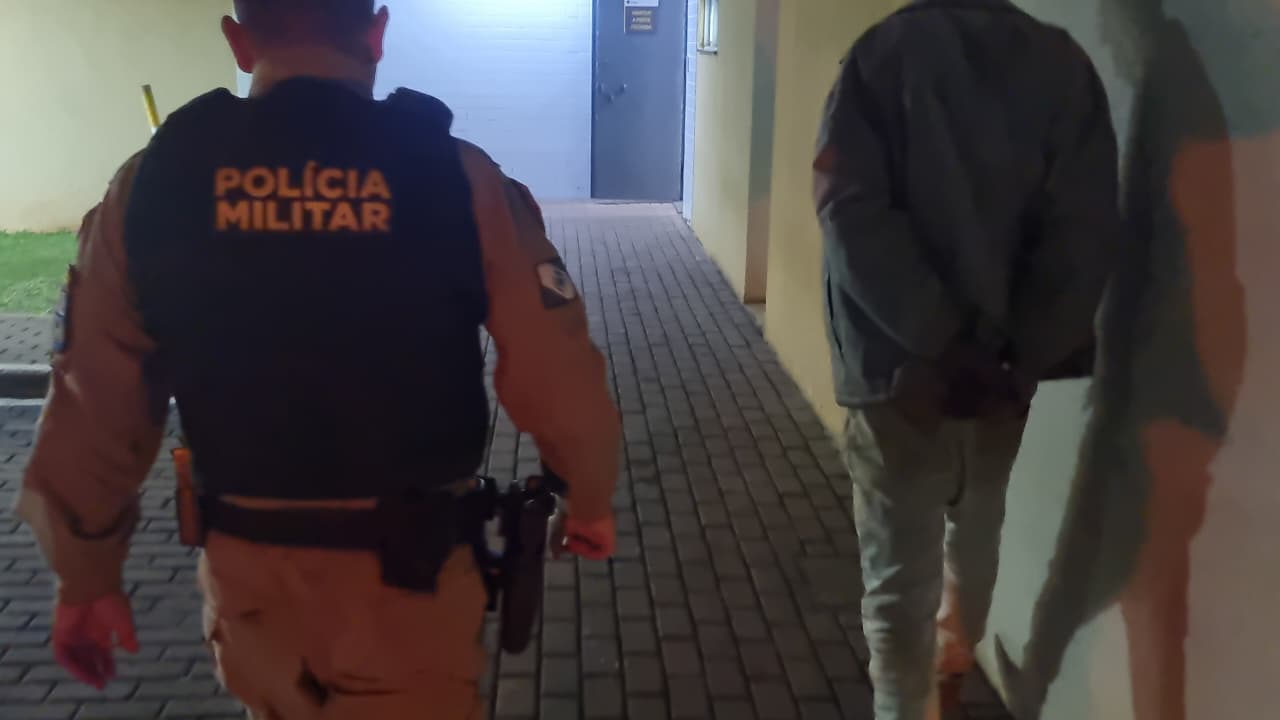 Homem é preso ao tentar furtar ferramentas em obra na Avenida Jorge Lacerda, em Cascavel