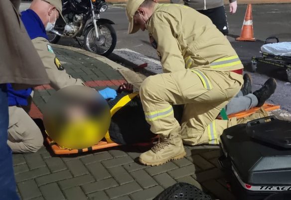 Colisão entre duas motos deixa jovem ferido no Centro de Cascavel