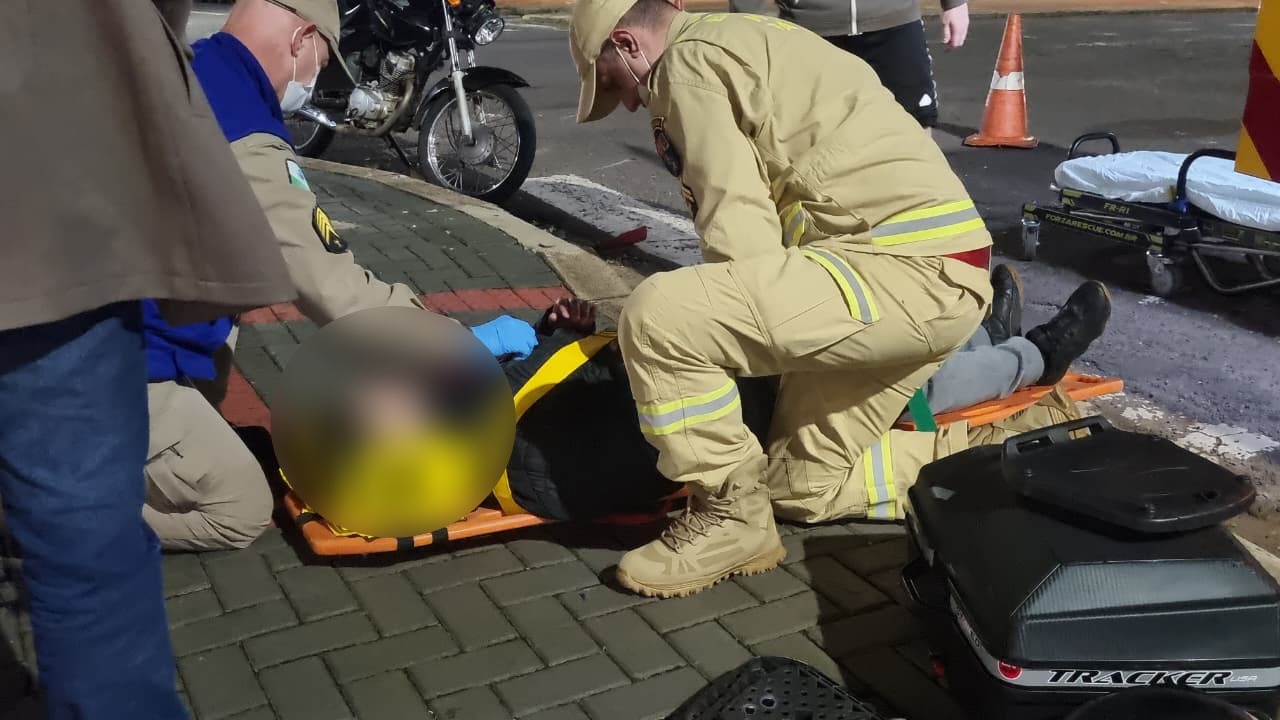 Colisão entre duas motos deixa jovem ferido no Centro de Cascavel