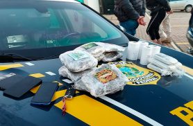 PRF apreende drogas e prende dois homens no Trevo do Guarujá, em Cascavel