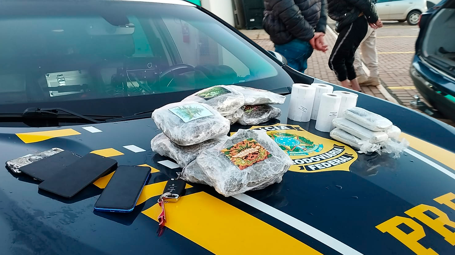 PRF apreende drogas e prende dois homens no Trevo do Guarujá, em Cascavel