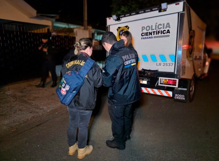 Adolescente de 17 anos é executado a tiros dentro da casa da namorada Imagem referente a Adolescente de 17 anos é executado a tiros dentro da casa da namorada