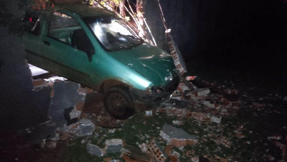 Motorista é preso por embriaguez ao volante após bater e derrubar muro na Rua São João Imagem referente a Motorista é preso por embriaguez ao volante após bater e derrubar muro na Rua São João